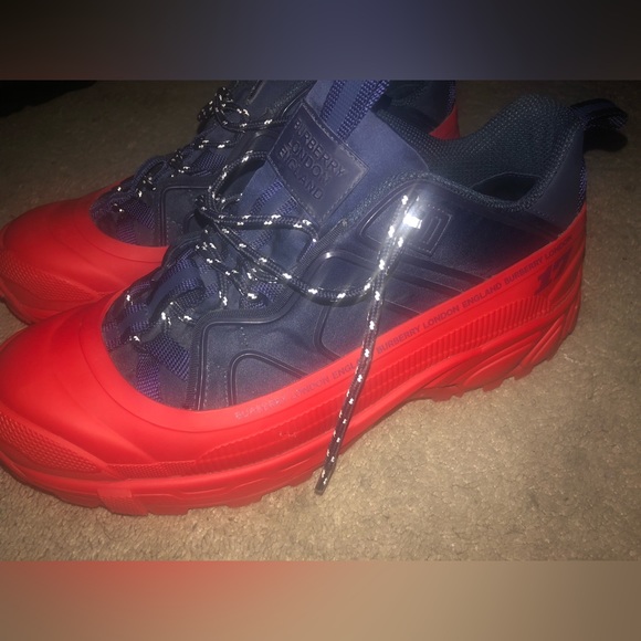 Burberry size 44 no box no scuffs no creases basically brand new will ship - Picture 3 of 6